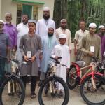 টানা ৬০ দিন জামাতে নামাজে অংশগ্রহণকারী শিশু-কিশোরদের সাইকেল উপহার - Chief TV