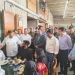শিক্ষার্থীদের সঙ্গে সেলফি তুললেন প্রধানমন্ত্রী - chief tv