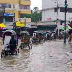 মুষলধারে বৃষ্টিতে জলাবদ্ধ , বিপর্যস্ত জনজীবন - Chief TV