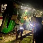 গৌরীপুরে লাইনচ্যুত ৩ কোচ ফেলে চট্টগ্রামের পথে বিজয় এক্সপ্রেস - Chief TV
