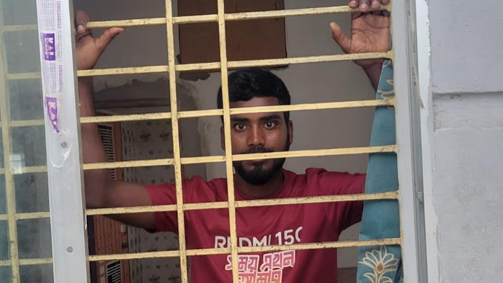 বগুড়ায় ‎থানায় গিয়ে নারী এসআইকে ‘ম্যাডাম’ ডাকায় যুবক আটক - Chief TV