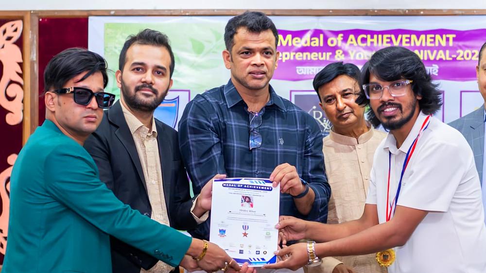 বিশেষ সম্মাননায় ভূষিত সাংবাদিক হৃদয় খান - Chief TV