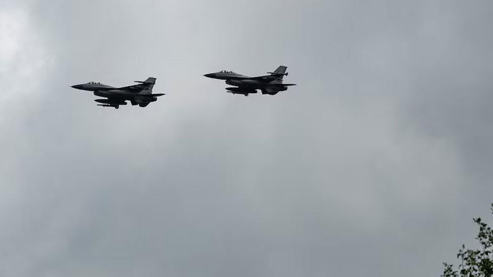 ছবি তুলছিল পাইলট, মাঝ আকাশে ২ যুদ্ধবিমানের সংঘর্ষ - Chief TV