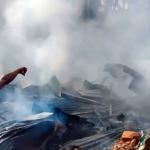 চট্টগ্রামের পাহাড়তলী বস্তিতে আগুনে পুড়ে ছাই ৩ বসতঘর - Chief TV