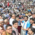 দিল্লিতে ‘ককরোচ জনতা পার্টি’র বিক্ষোভ, শিক্ষামন্ত্রীর পদত্যাগের দাবি! - Chief TV