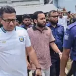 ছাত্রীর গায়ে হাত দেওয়ায় ফরিদপুরে নেতাকে অবরুদ্ধ রাখল শিক্ষার্থীরা - Chief TV