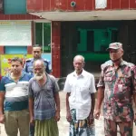 ২৪ ঘণ্টা পর উদ্ধার হওয়া বৃদ্ধকে পরিবারের কাছে হস্তান্তর - Chief TV