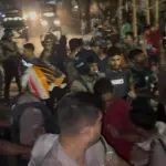জুতা চুরির ঘটনাকে কেন্দ্র করে জবি শিক্ষার্থী-পুলিশ সংঘর্ষ, আহত ২৫ - Chief TV