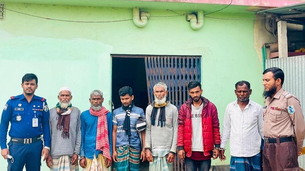 জাটকা ইলিশ রক্ষা অভিযানের প্রথম দিনেই ৪ জেলে আটক - Chief TV