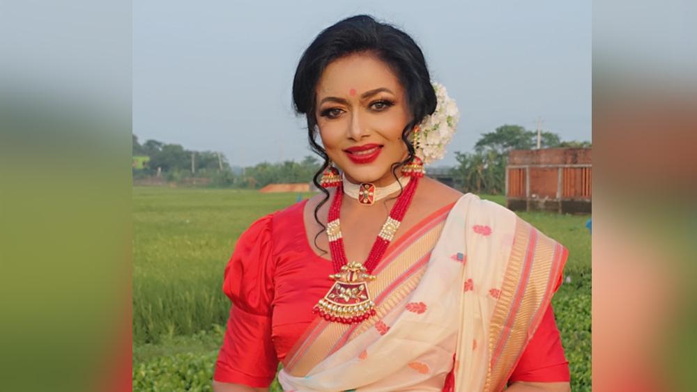 জন্মদিনে কাছের মানুষদের সঙ্গেই সময় কাটাবেন রোজিনা -1 Chief TV