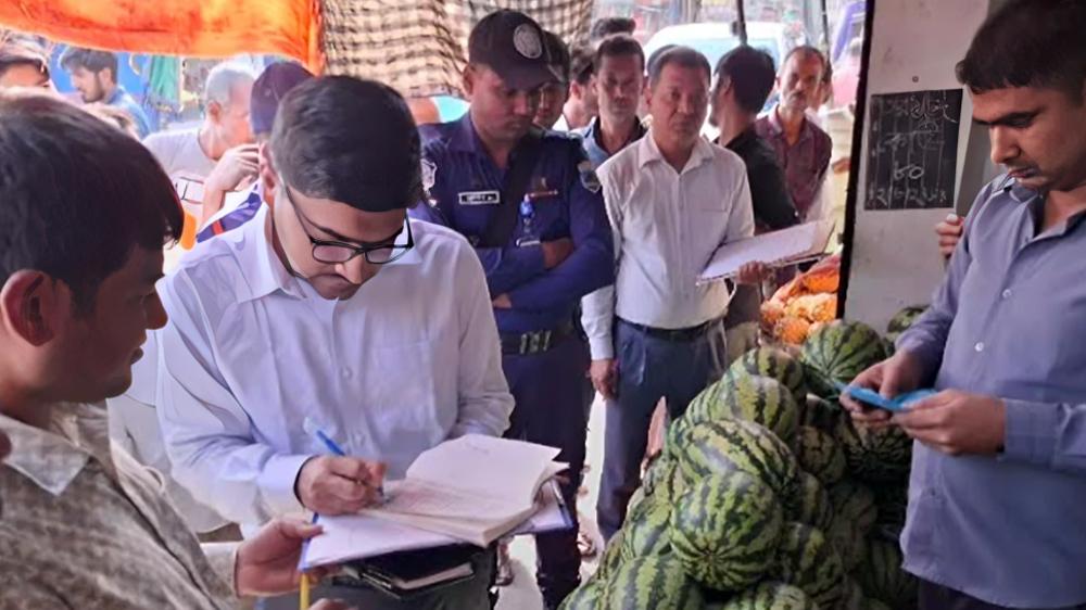 জয়পুরহাটে দুই ব্যাবসায়ী কে জরিমানা - Chief TV