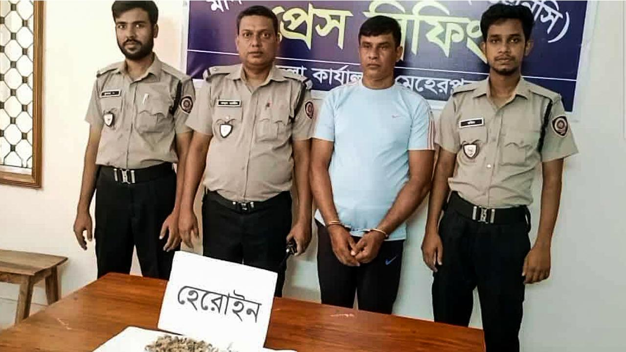 মেহেরপুরে যৌথ অভিযানে সাবেক সেনা সদস্য হেরোইন সহ আটক - Chief TV