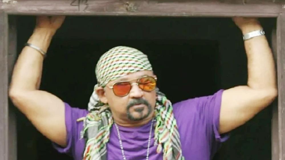 আড়াল থেকে প্রকাশ্যে ডন - Chief TV