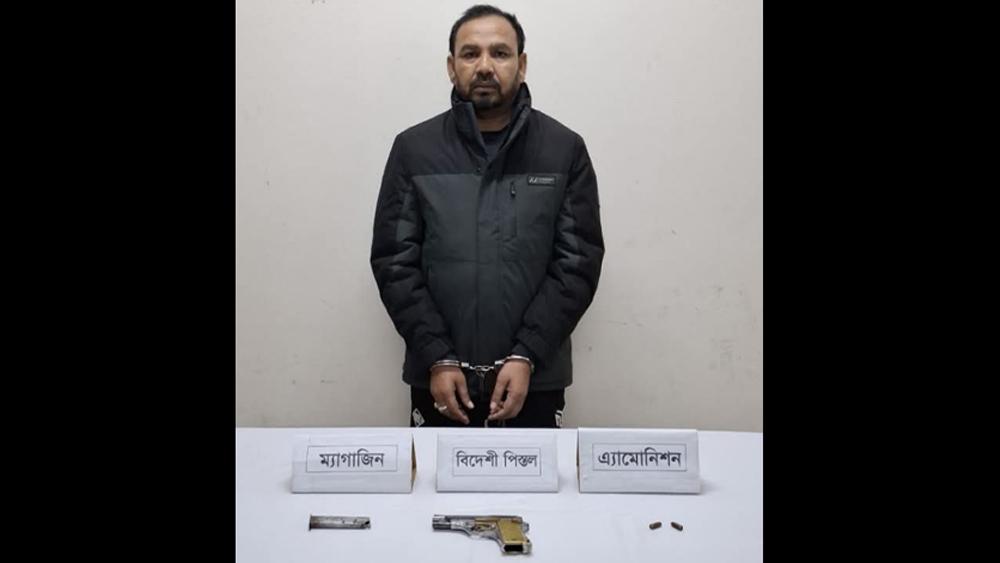 বিদেশি পিস্তল ও দুই রাউন্ড গুলিসহ ক্যাসিনো বিল্লাল আটক - Chief TV