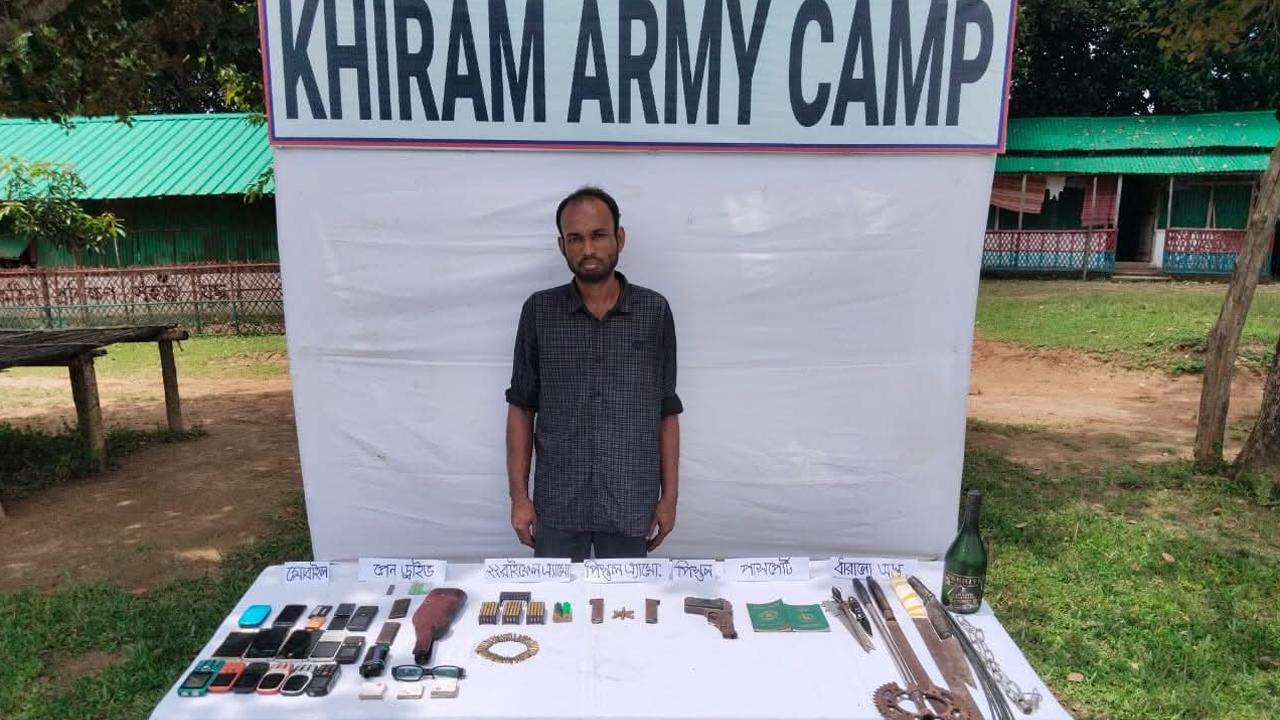 চট্টগ্রামের ফটিকছড়িতে সেনা অভিযানে অস্ত্র উদ্ধার, আটক ১ - Chief TV