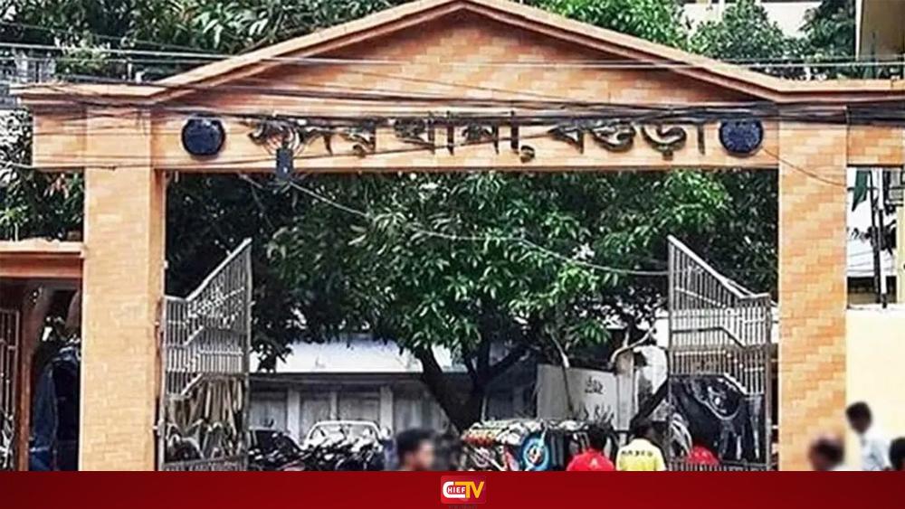 দায়িত্বরত পুলিশের কাছ থেকে খোয়া গেল ১০ রাউন্ড গুলি - Chief TV