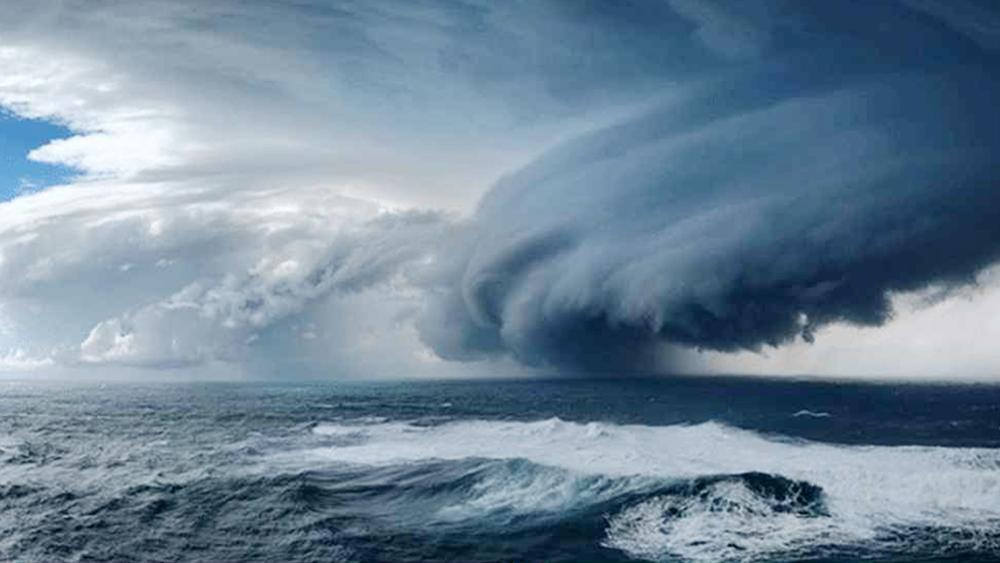 ধেয়ে আসছে প্রবল ঘূর্ণিঝড় সেনিয়ার আঘাত হানবে যেখানে - Chief TV