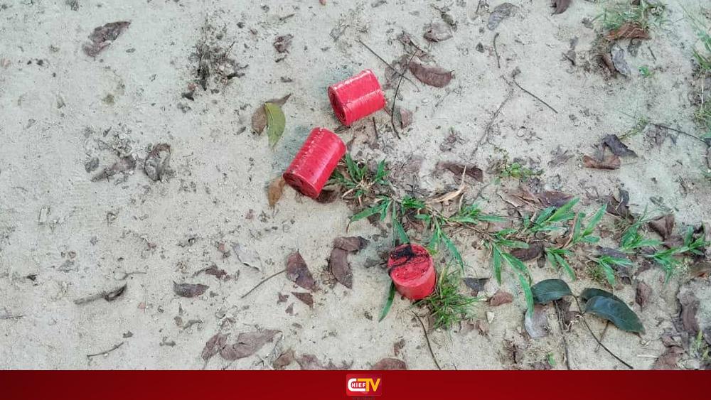 ধুনটে গ্রামীণ ব্যাংক উপ-শাখার সামনে তিনটি অবিস্ফোরিত ককটেল উদ্ধার - Chief TV