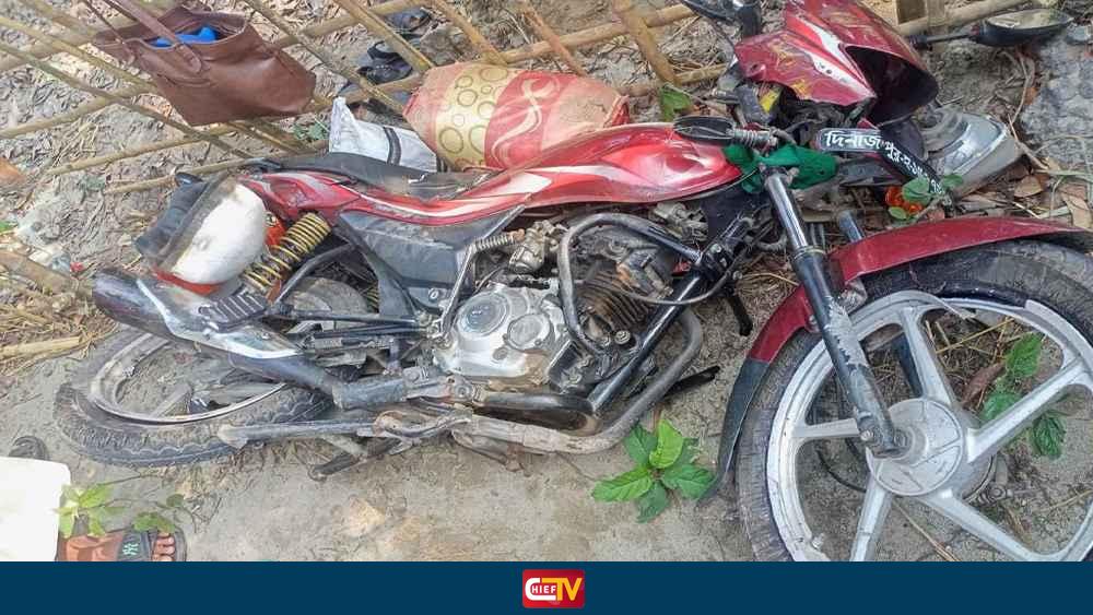 ঈদের ছুটিতে বাড়ি ফেরার পথে ট্রাকের চাকায় পিষ্ট স্বামী-স্ত্রী-সন্তান - Chief TV