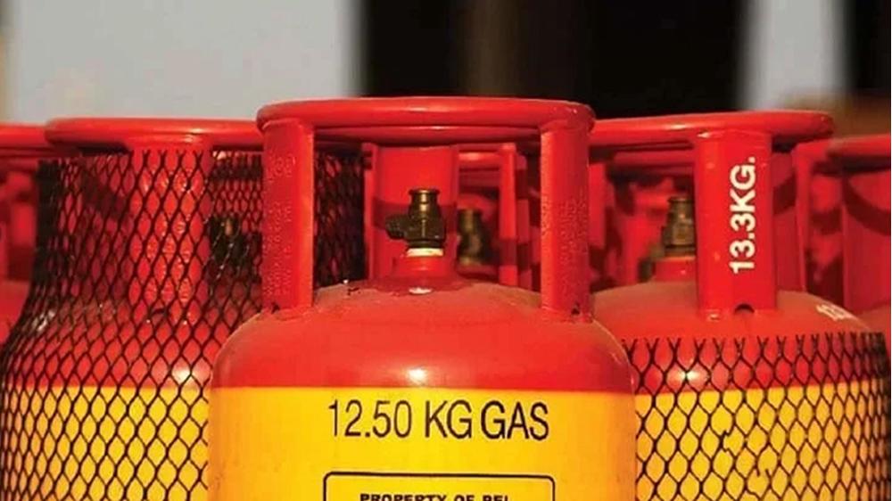 এক লাফে ৩৮৭ টাকা বাড়ল এলপিজির দাম - Chief TV