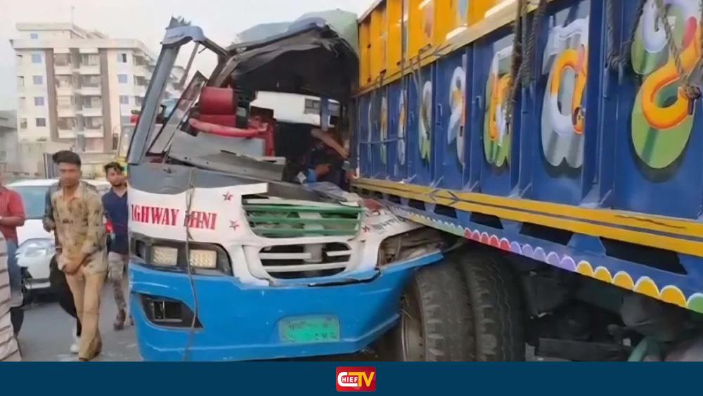 গাজীপুরে ট্রাক–মিনিবাস সংঘর্ষে নিহত ২, আহত ১৫ - Chief TV