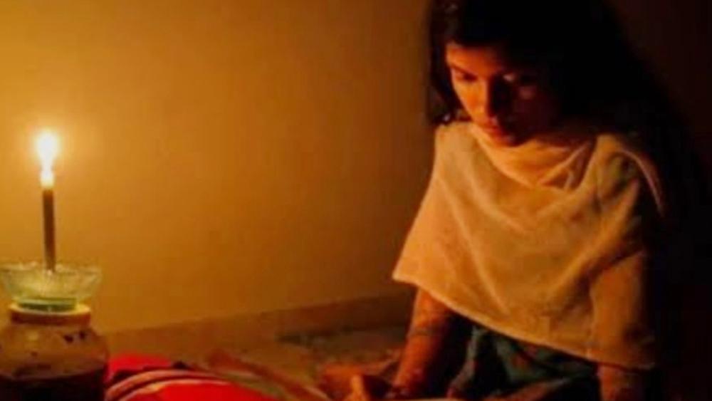 ঘন ঘন বিদ্যুৎ যাওয়া আসায় দুর্ভোগ চরমে - Chief TV