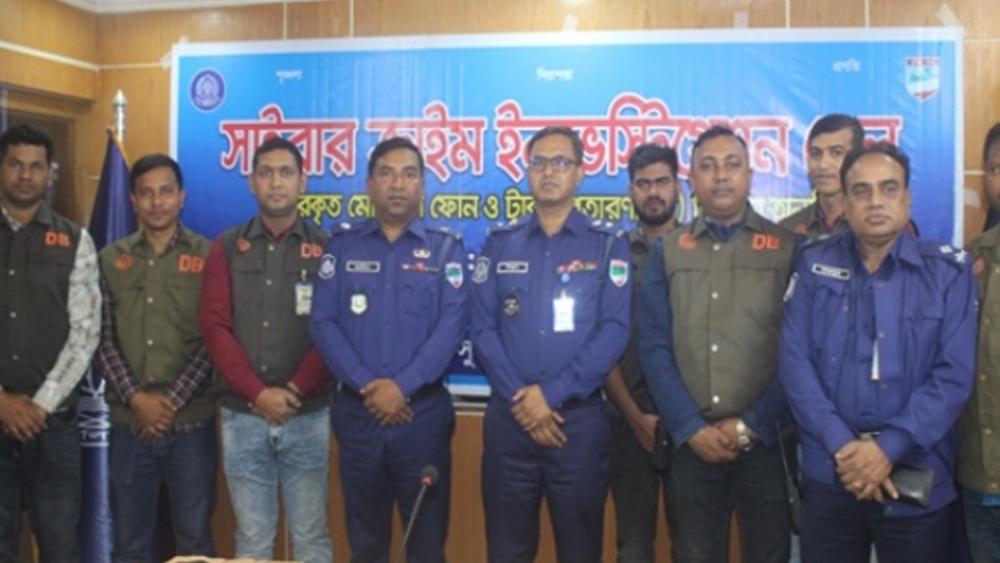 হারানো ৯২টি মোবাইল ও ৫৫ হাজার টাকা মালিকদের হাতে তুলে দিল পুলিশ - Chief TV