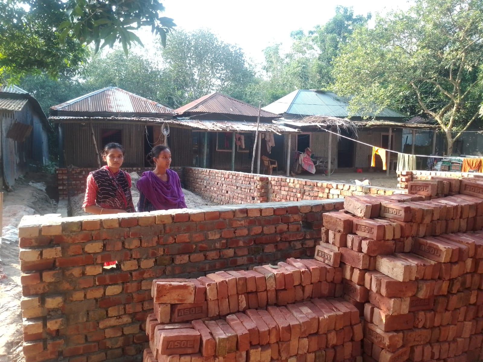 ধুনটে বাড়ির সীমানা নিয়ে সংঘর্ষে দুই বোন আহত- Chief TV