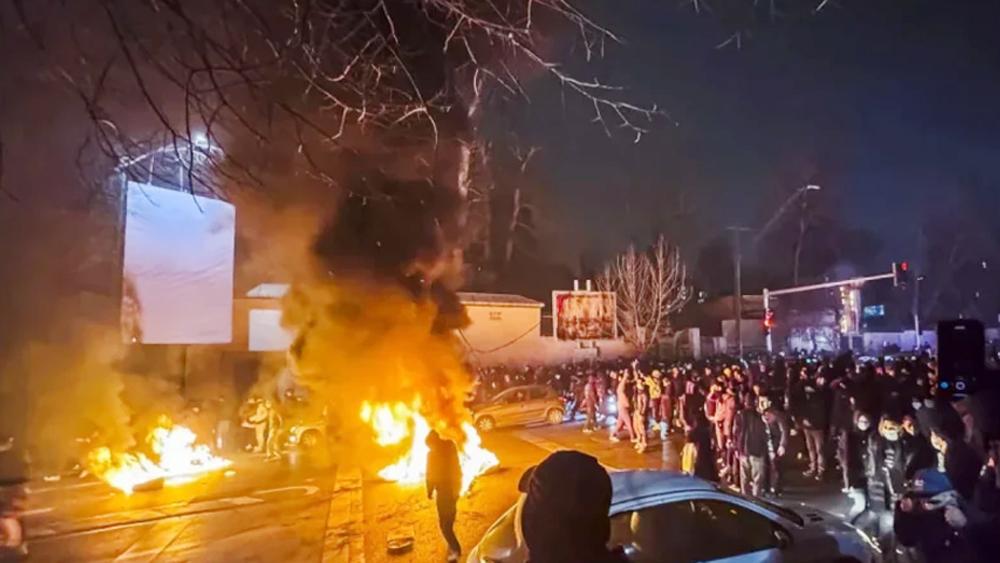 বিক্ষোভে উত্তাল ইরান, নিহত প্রায় ২ হাজার - Chief TV