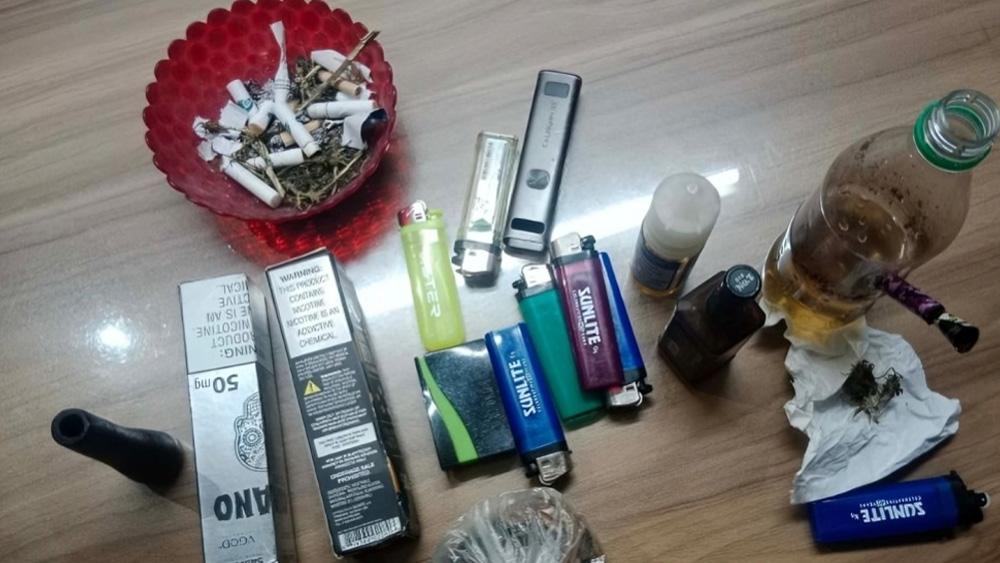 জাহাঙ্গীরনগর বিশ্ববিদ্যালয়ের ছাত্রী হলের কক্ষ থেকে মাদক জব্দ - Chief TV