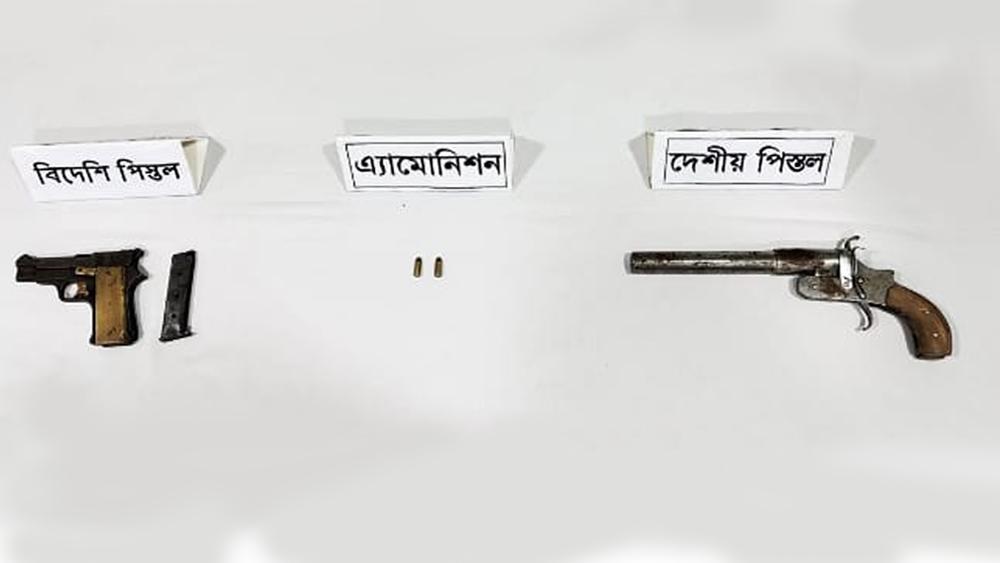 মেহেরপুরে সেনাবাহিনীর অভিযানে দুটি আগ্নেয়াস্ত্র ও দুই রাউন্ড গুলি উদ্ধার - Chief TV