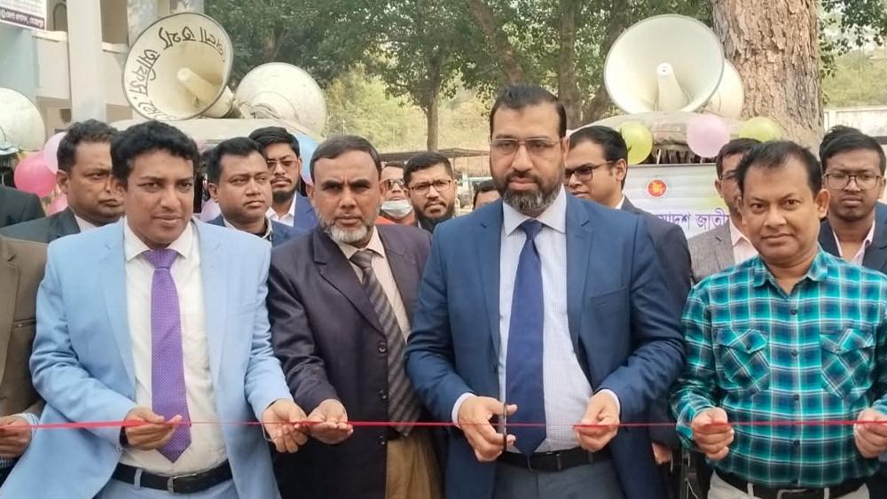 মেহেরপুরে সংসদ নির্বাচন ও গণভোট উপলক্ষে ভোটের রিকশার উদ্বোধন - Chief TV