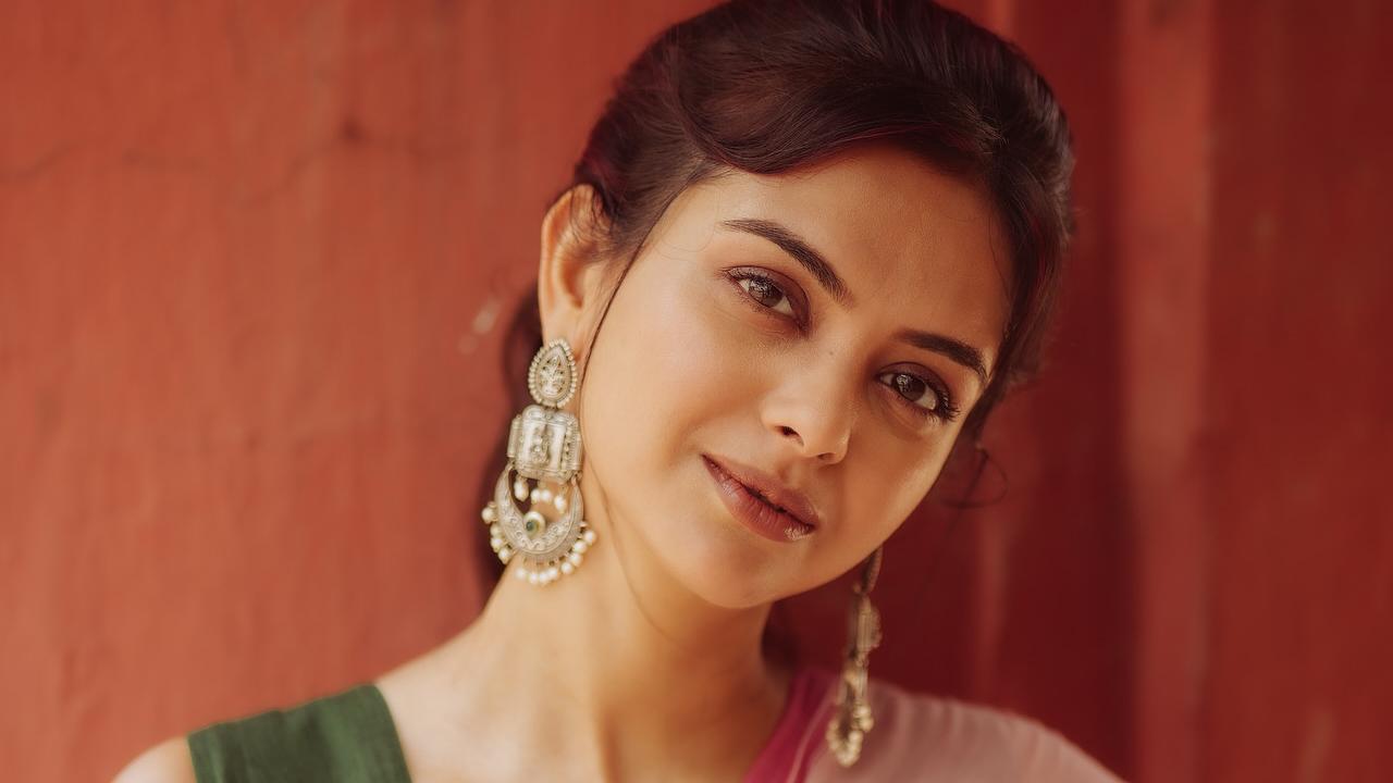 নায়িকা হতে গেলে ক্লিভেজ দরকার, অভিনেত্রীকে সার্জারির পরামর্শ! - Chief TV