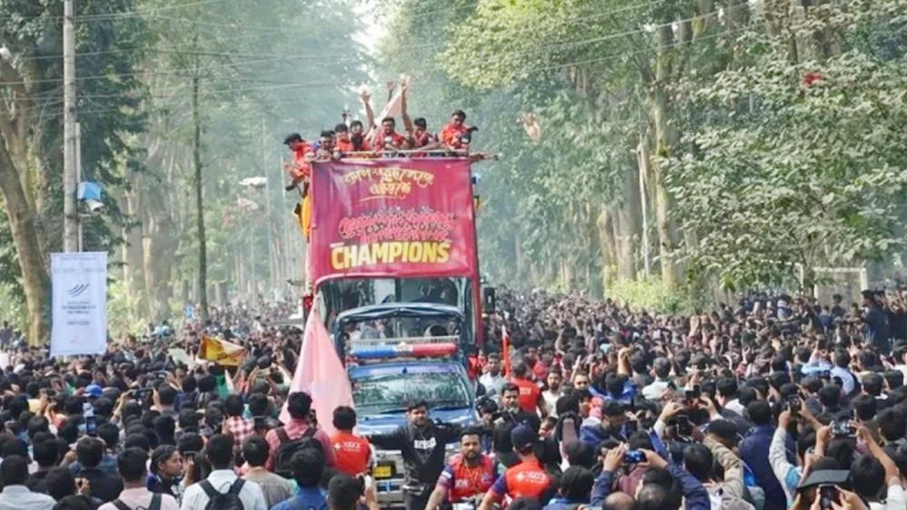 নিজ শহরে ছাদখোলা বাসে রাজশাহী ওয়ারিয়র্স - Chief TV