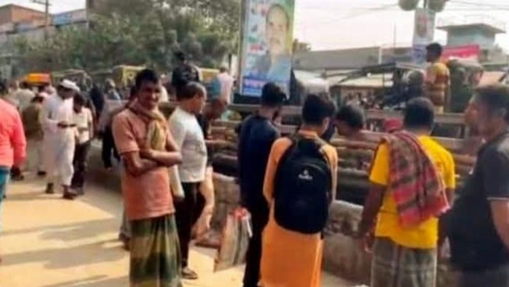 নওগাঁ লিটন ব্রিজের নিচে কাঁথায় মোড়া অবস্থায় অজ্ঞাত এক ব্যক্তির লাশ উদ্ধার