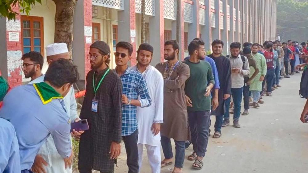 রাকসু নির্বাচনের ভোটগ্রহণ শুরু - Chief TV