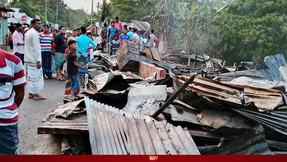 রামগতিতে আগুনে পুড়ল ১০ দোকান, অর্ধকোটি টাকার ক্ষতি - Chief TV