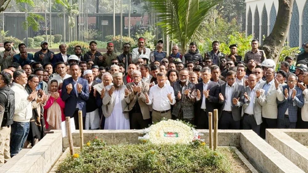 শহীদ ওসমান হাদি ও বিদ্রোহী কবি নজরুলের কবর জিয়ারত করলেন তারেক রহমান - Chief TV