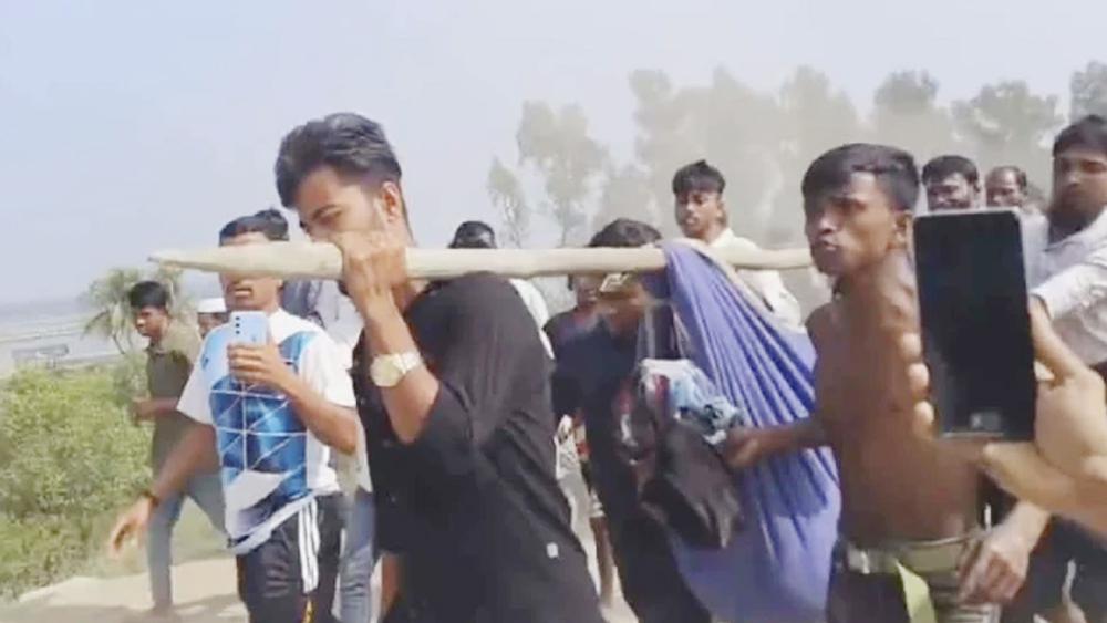 টেকনাফ সীমান্তে মাইন বিস্ফোরণে যুবকের বাম পা বিচ্ছিন্ন - Chief TV