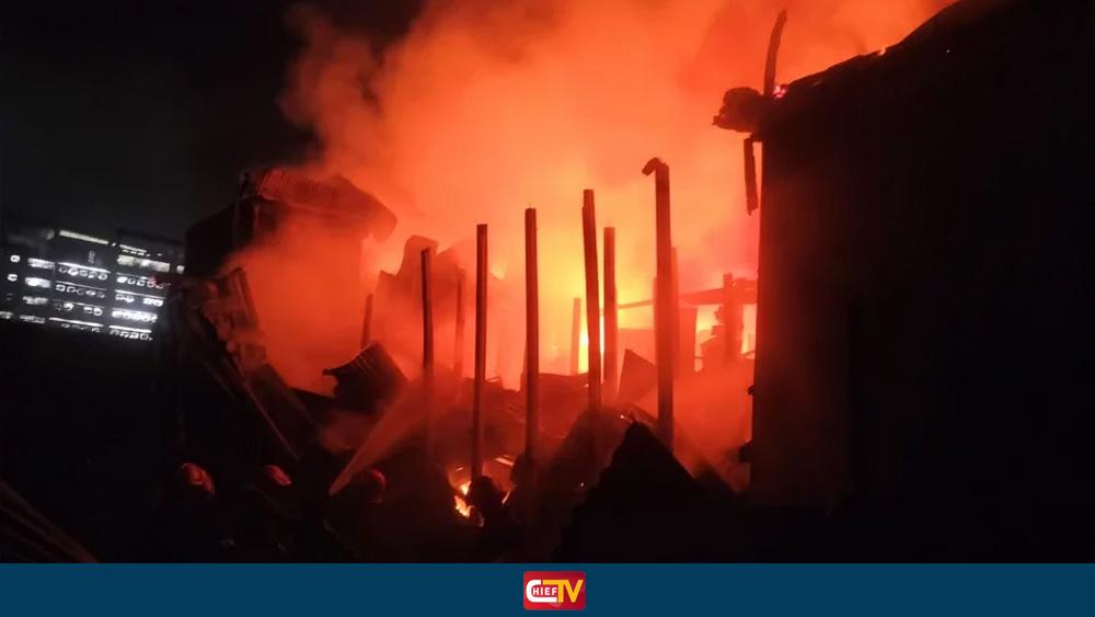 টঙ্গীর মিলগেট বস্তিতে আগুন, পুড়ল ৫০ ঘর -  Chief TV