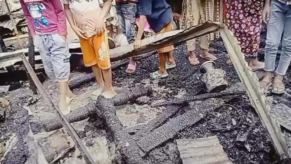 ভয়াবহ অগ্নিকাণ্ডে বাড়ি পুড়ে ছাই, ক্ষয়ক্ষতি ১০ লক্ষ টাকা  - Chief TV