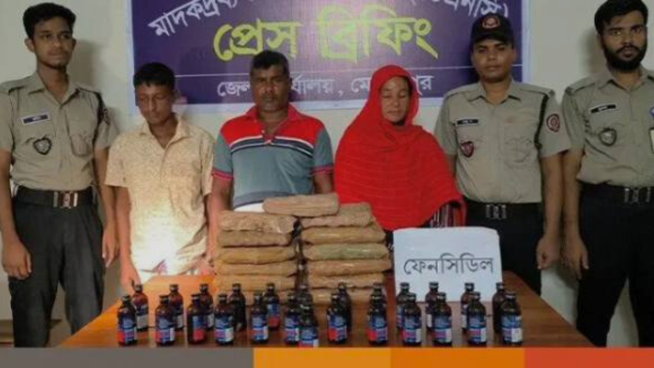 মেহেরপুরে ১৪০ বোতল ফেন্সিডিল সহ স্বামী-স্ত্রী ও ৩ মাদক ব্যবসায়ী আটক - Chief TV