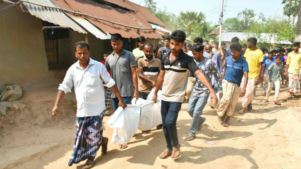 নওগাঁয় জমি-জমাকে কেন্দ্র করে  নানার সম্পত্তির লোভে মামা-মামী ও ২ সন্তানকে হত্যা - 1Chief TV
