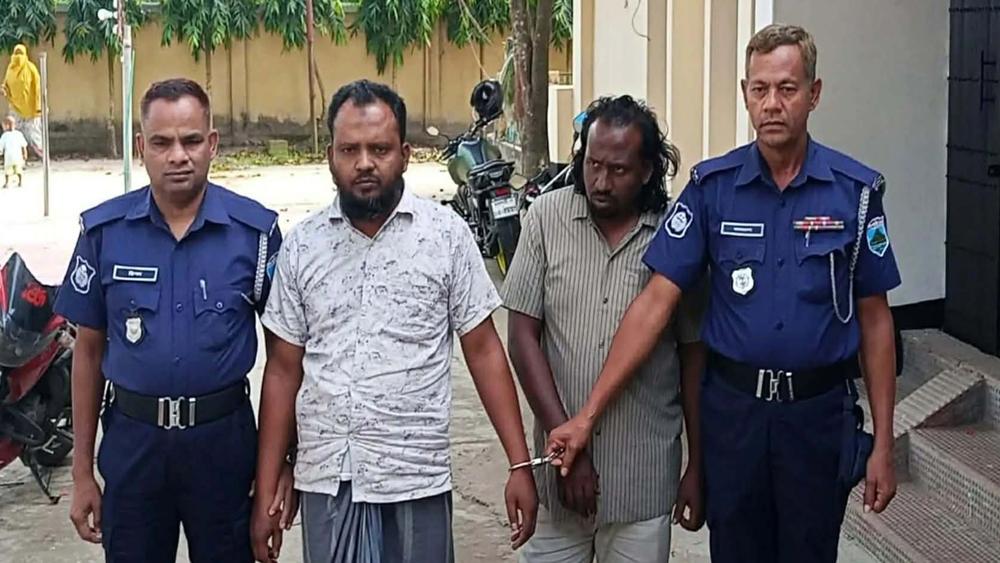 নওগাঁর মান্দা বৈদ্যিপুরে অবৈধভাবে তেল মজুদের সময় দুই ব্যবসায়ী গ্রেপ্তার - Chief TV