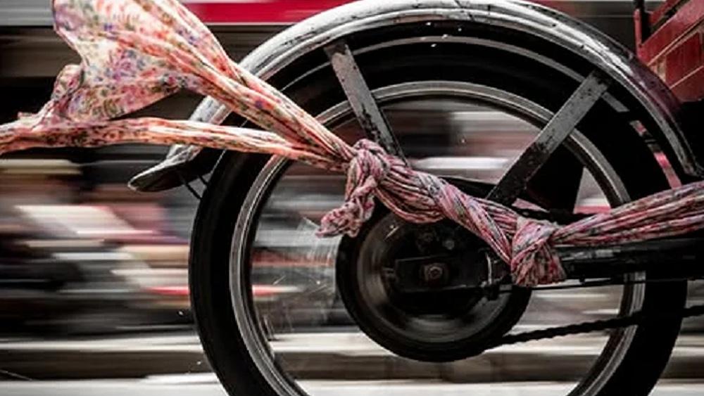 অটোরিকশার চাকায় ওড়না পেঁচিয়ে কিশোরীর মৃত্যু - Chief TV