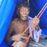 পলিথিনের ঘরে দিলীপ সাধুর মানবেতর জীবন: মেলেনি সরকারি সহায়তা, কাটছে অনাহারে-অর্ধাহারে