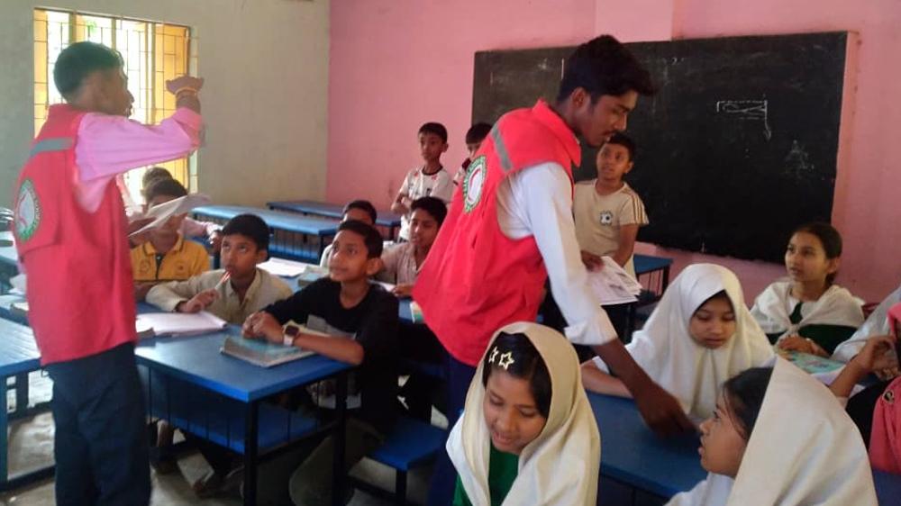 লোহাগাড়ায় হাম প্রতিরোধে যুব রেড ক্রিসেন্টের জনসচেতনতামূলক প্রচারণা - Chief TV