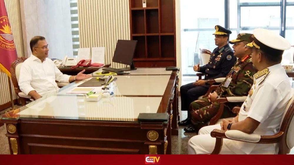 প্রধানমন্ত্রীর সঙ্গে তিন বাহিনীর প্রধানের সাক্ষাৎ - Chief TV