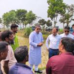 প্রটোকল ভেঙে কৃষকের পাশে প্রতিমন্ত্রী মীর শাহে আলম এমপি - Chief TV