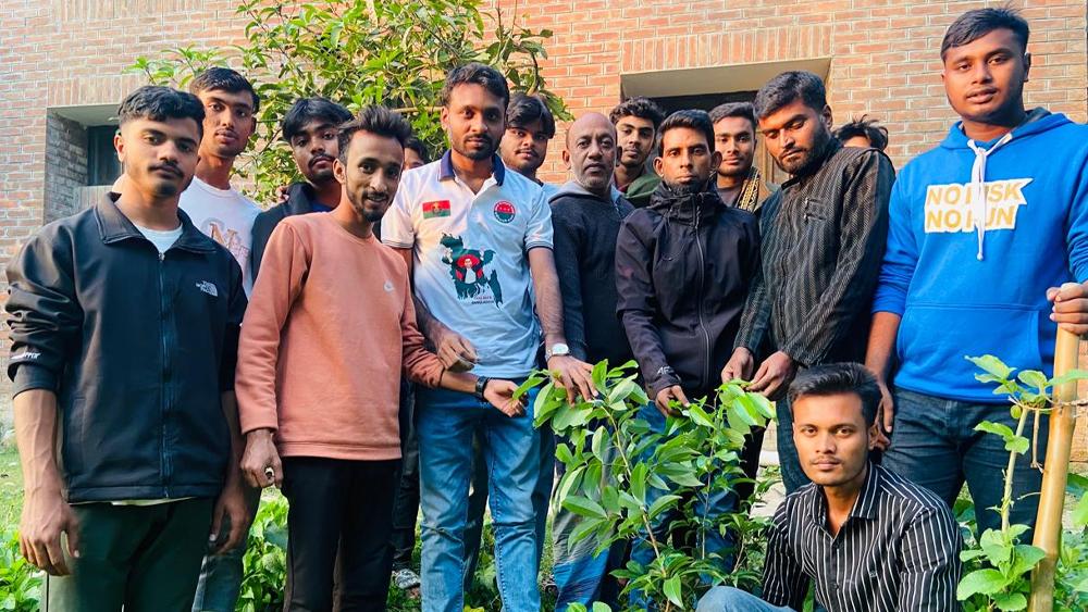 ধুনটে তারেক রহমানের জন্মদিনে সেচ্ছাসেবকদল নেতা সেতুর নেতৃত্বে বৃক্ষরোপণ - Chief TV